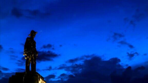 Time-lapse:泰国著名景观芭堤雅城南湾与重要人物雕像俯视图