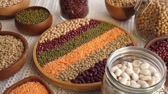 木碗和罐子里的豆子营养健康的素食生活方式