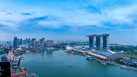 新加坡商务区城市高角度视图白天到晚上的时间流逝滨海湾新加坡4K时间流逝