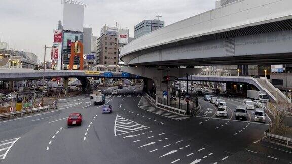 4K延时:交通和运输在Ameyoko购物区在上野东京日本