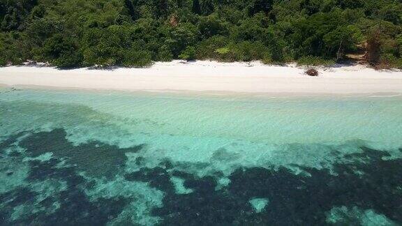 年乌菲岛有白色的沙滩无人机鸟瞰图缅甸(Burma)旅游目的地