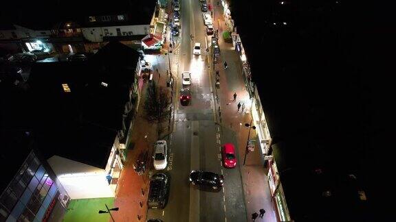 灯火通明的城市与夜间交通