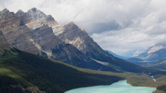 加拿大落基山脉的佩托湖