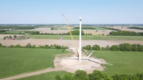 美国农村地区风力发电机建设航拍轨道图
