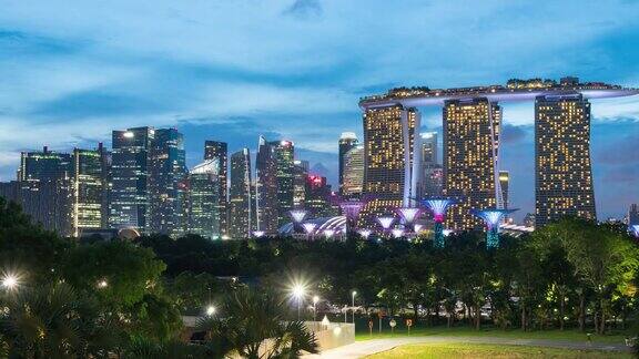 4K时间推移:新加坡的摩天大楼和建筑