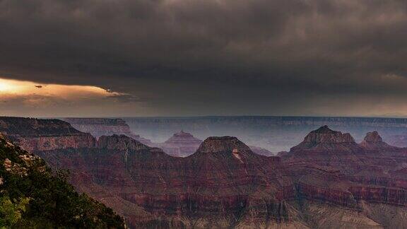 大峡谷北缘雷雨云之间的日落之光延时潘R亚利桑那州
