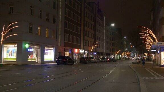 瑞士夜晚时间苏黎世剧院斯拉斯有轨电车交通街道步行全景4k