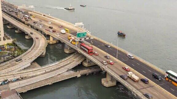 香港北角-2021年3月2日:港岛东走廊是一条沿港岛东北海岸兴建的高速公路在高峰时段车辆交通十分繁忙