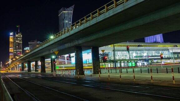 华沙市中心的夜晚时光流逝