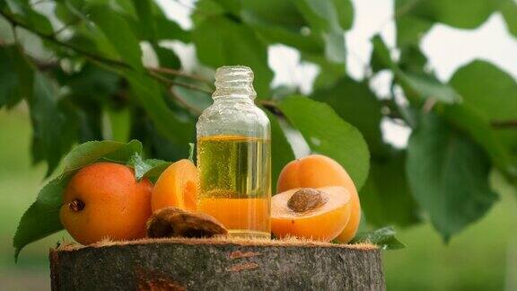 装在瓶子里的杏仁油有选择性的重点大自然