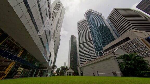 阳光明媚的一天新加坡市区著名的抽奖地点全景4k时间流逝