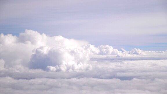 在云层中飞行4K