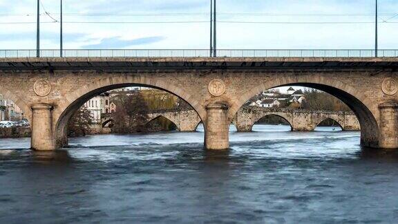 二月维也纳河革命大桥里摩日时光流逝