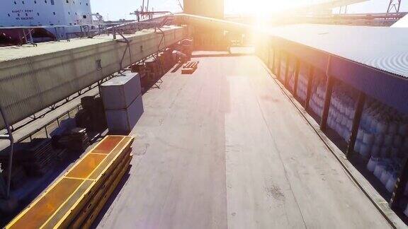 货运港铲车无人机拍摄