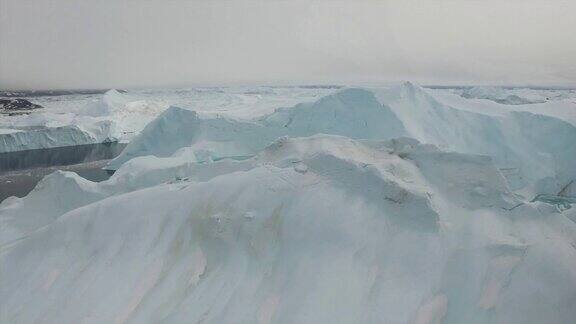 北极冰山格陵兰岛在北冰洋