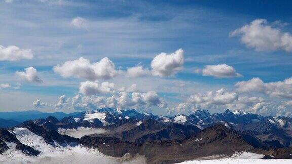 高加索山脉的空中风景