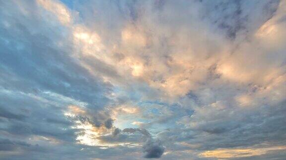 日落时的移动云
