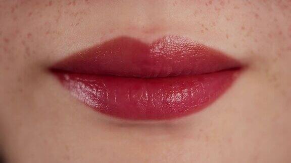 女性嘴唇特写中性情绪日光3D渲染
