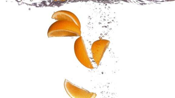 高清超级慢动作:橙色方块溅水