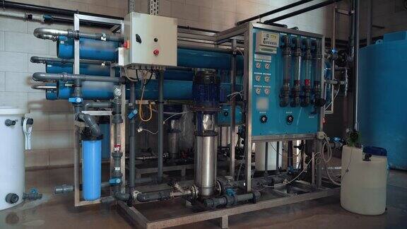 饮用水自动处理过滤系统生产净化饮用水的工厂或工厂