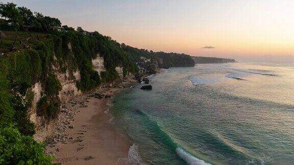 Cemongkak美丽的Bingin梦幻之地海滩山Pecatu日落巴厘岛印度尼西亚时间流逝
