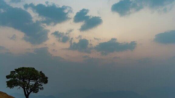 风景的山与阳光在早晨日出时间流逝视频