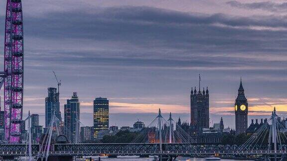 大本钟的夜景与国会大厦和伦敦眼