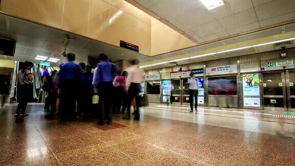 HDTimeLapse:SubwayTrainAndPassenger新加坡