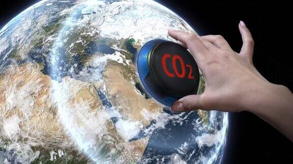 手转动地球手柄调节器减少二氧化碳排放减少碳足迹的理念