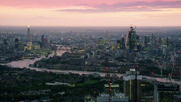 伦敦著名地标黎明时分的城市风光泰晤士河边著名的景点和建筑英格兰英国用红色武器8K拍摄