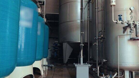 工业用水净化和过滤设备钢罐或大缸和水库在纯饮用水生产工厂