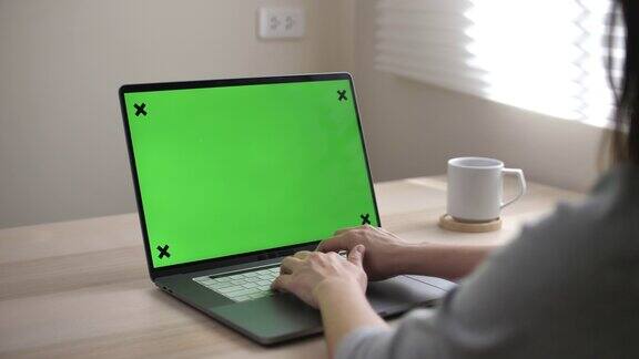 使用绿屏笔记本电脑