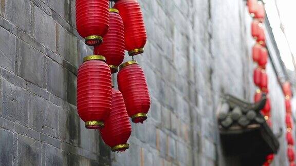 中国成都墙上挂着红灯笼