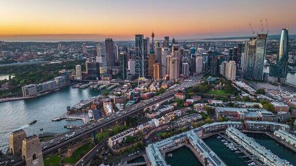 悉尼海港大桥、环形码头、歌剧院、悉尼海港办公室和豪华大楼群的4K鸟瞰图