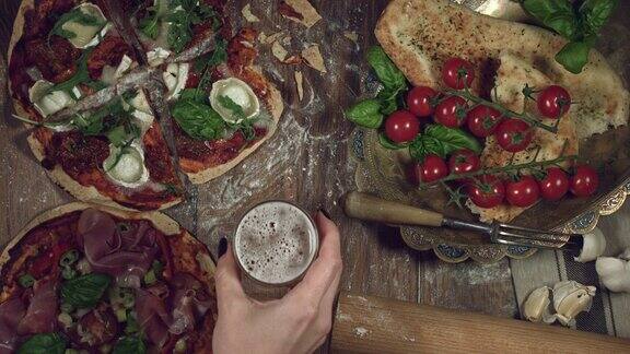 4k传统意大利食物和啤酒拿着杯子