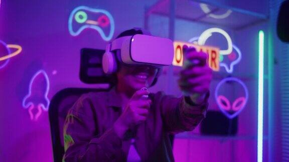 女人在家玩VR游戏