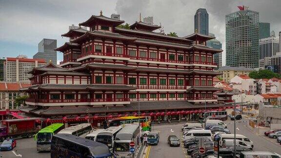阴天新加坡市中心著名寺庙交通停车场屋顶延时全景4k