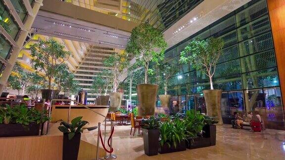 新加坡城市著名的酒店大厅内部全景4k时间推移