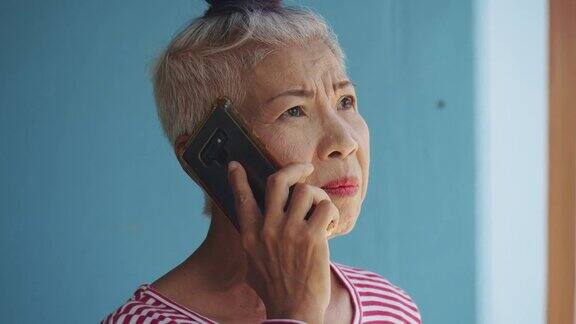 使用智能手机的女性高管东南亚和东亚:50岁以上人群