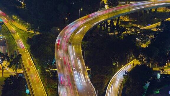 夜晚照亮新加坡交通街道桥屋顶观看4k时间流逝