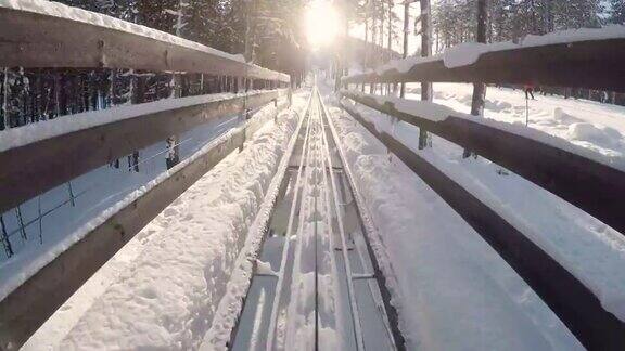 从雪的角度看雪橇