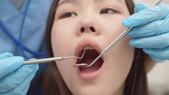 一个亚洲女孩正在做牙齿检查
