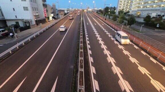 汽车在东京主干道上行驶时间流逝