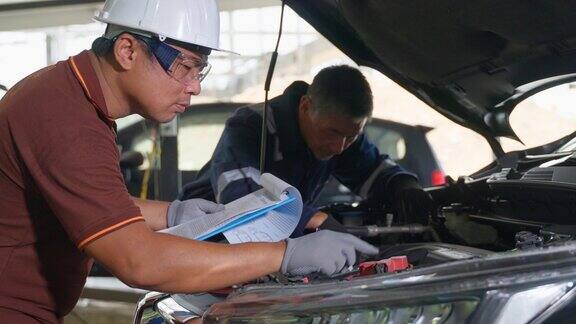 汽车修理工在汽车修理厂工作和检查汽车的修理工作