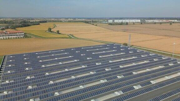 太阳能农场工业建筑鸟瞰图