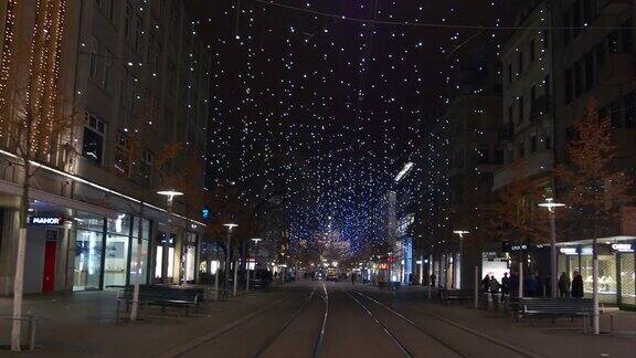 瑞士苏黎世著名的圣诞夜装饰班霍夫大街交通全景4k