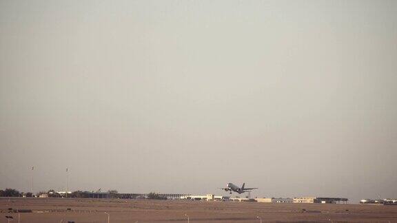 飞机在沙姆沙伊赫机场起飞