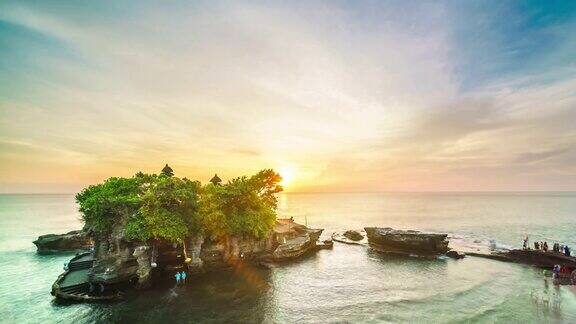 日落在印尼巴厘岛塔纳Lot寺庙时间流逝4k