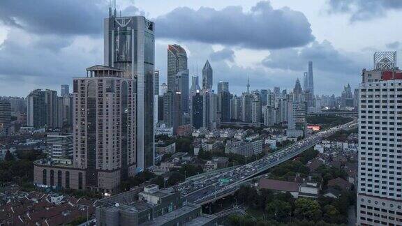 上海高速公路交通与市区的时间差