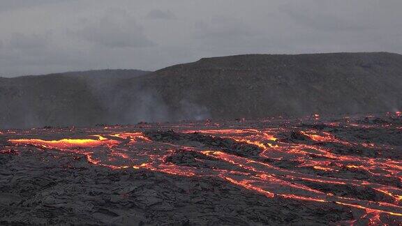 冰岛火山喷发大自然的奇迹炽热的熔岩活动